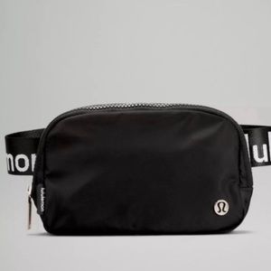 Lululemon Everywhere Belt Bag